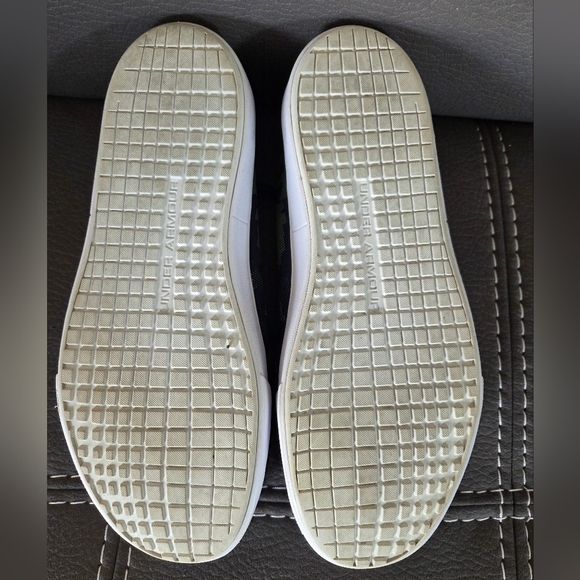 ⭐️Under Armor Kickit Low Running Shoes Size 6 Youth - Picture 4 of 5